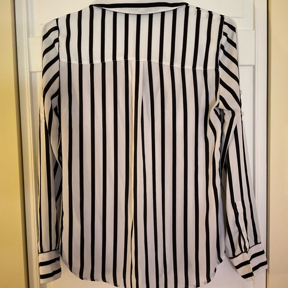 ❌ SALE ❌ Express Portofino Button Down - Picture 2 of 8